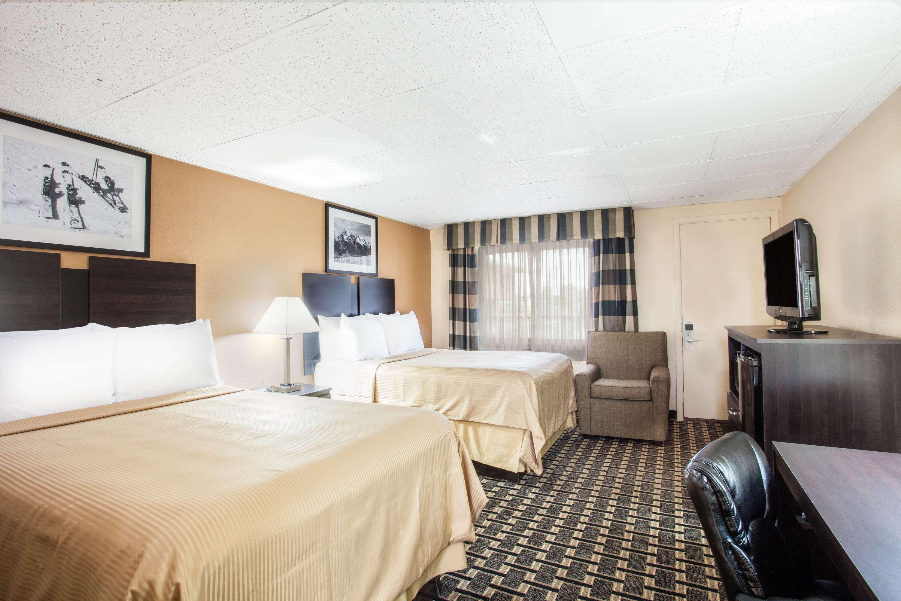 Travelodge By Wyndham South Берлингтон Экстерьер фото