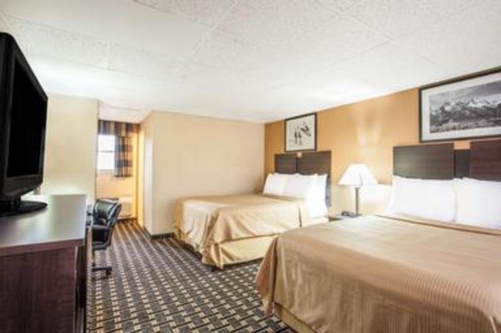 Travelodge By Wyndham South Берлингтон Экстерьер фото